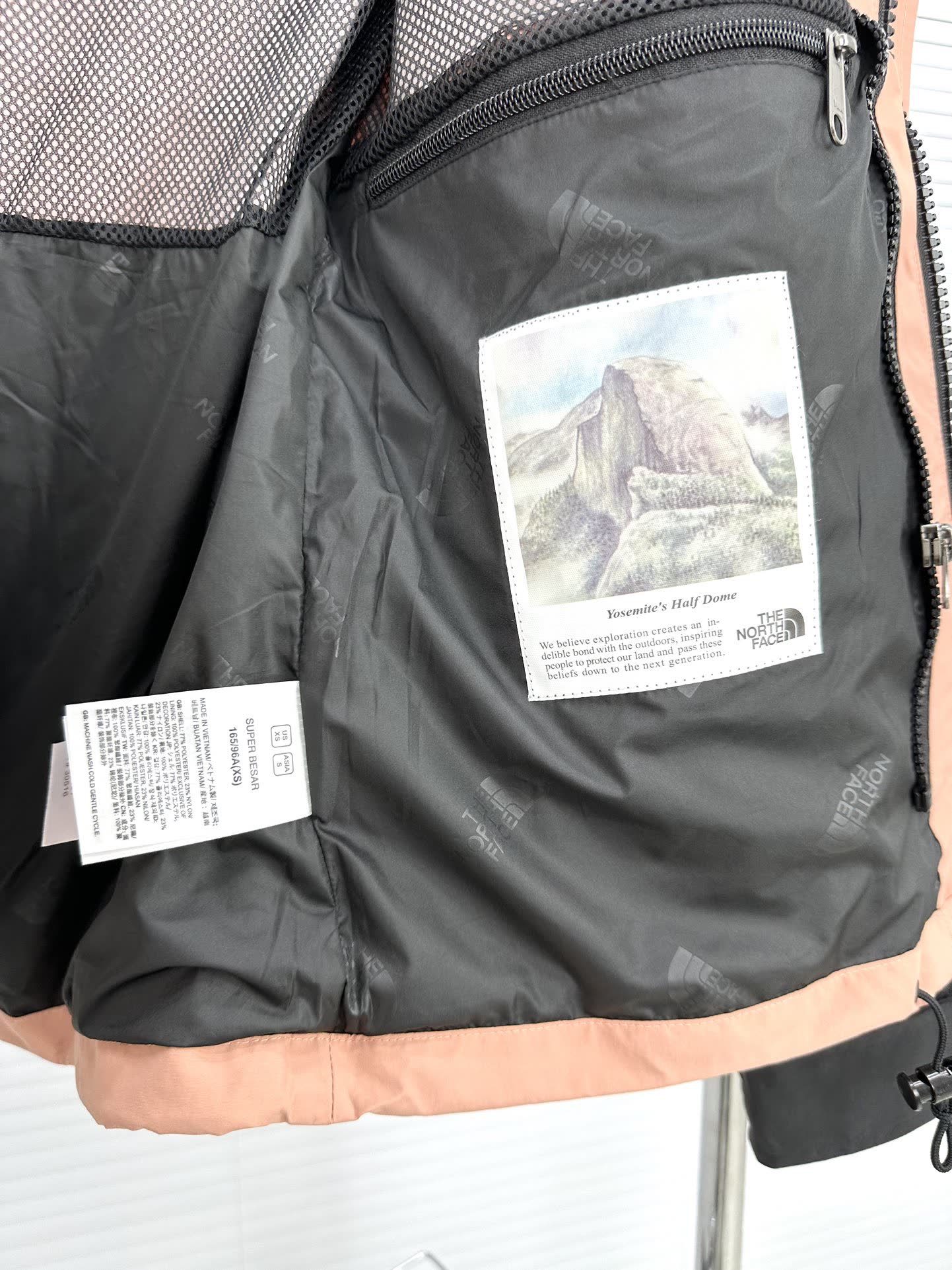 The North Face 1986 Mountain Jacket NF0A5J5N